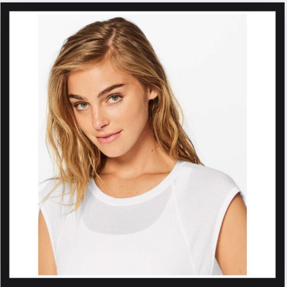 Lululemon plank to pike tee - Picture 1 of 4